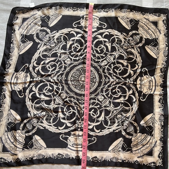 NWOT Windsor Multifunctional Scarf - Picture 5 of 5